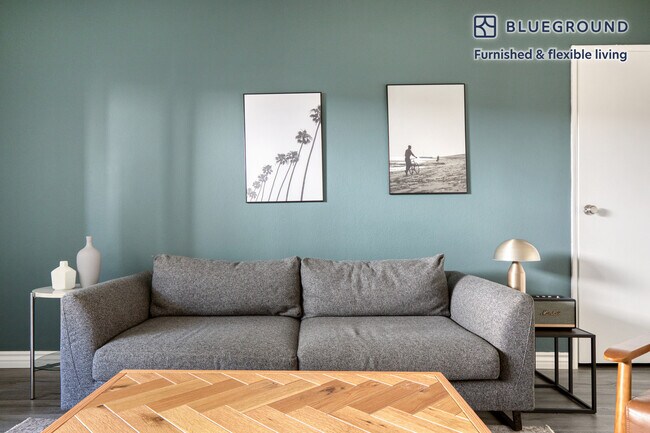 Foto del edificio - 3537 Clarington Ave