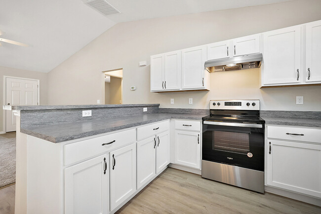 Building Photo - Beautifully Updated 3 Bedroom House