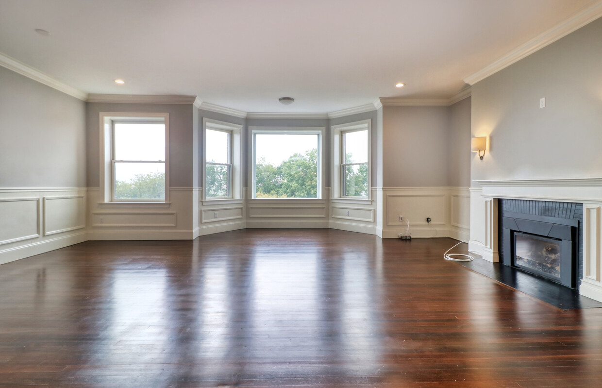 Foto principal - 127 Bay State Rd
