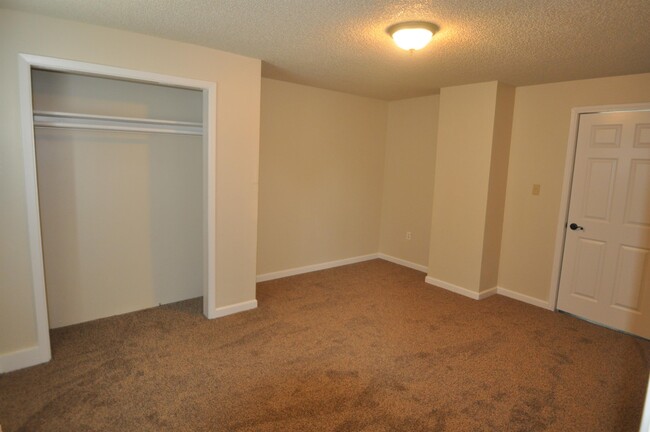 Building Photo - 1701 W Mallon Ave