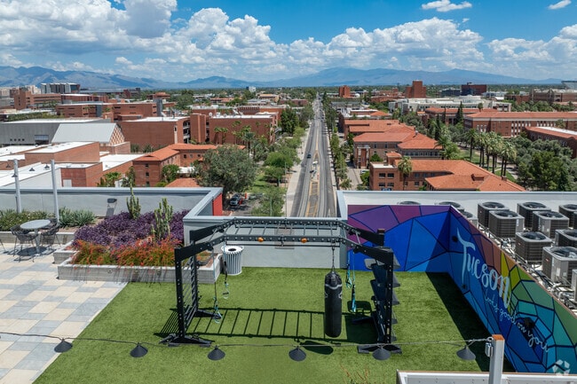 Junto al campus de la Universidad de Arizona - The Parker