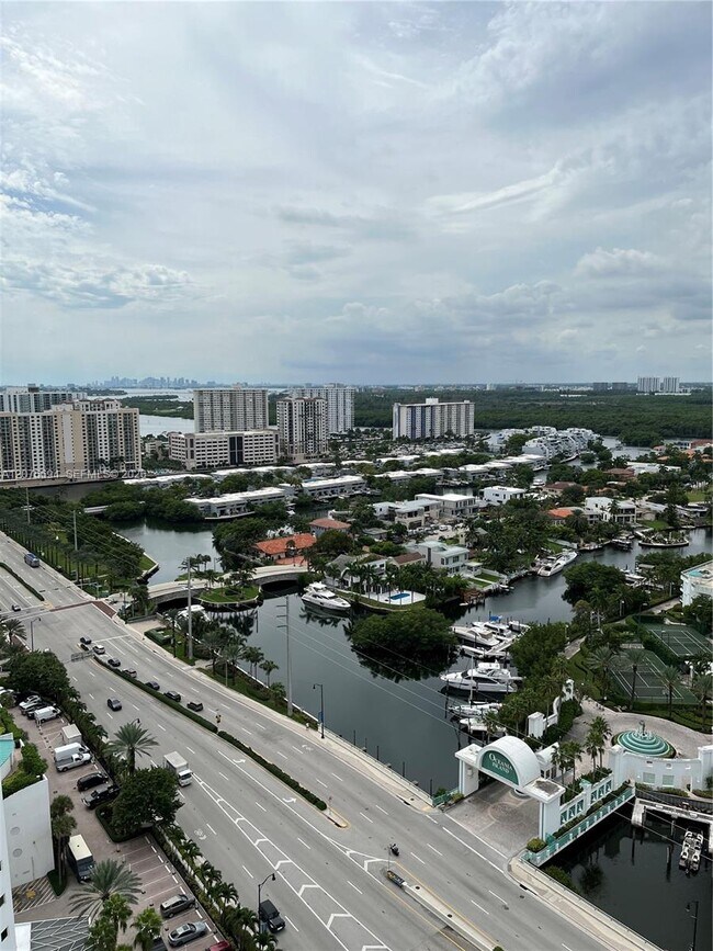 Building Photo - 16485 Collins Ave