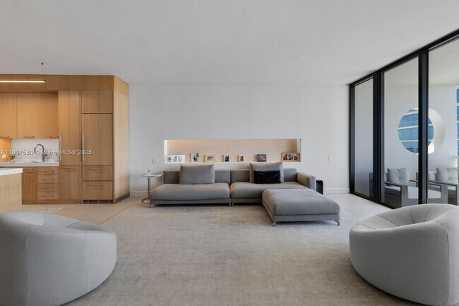 Foto del edificio - 10205 Collins Ave