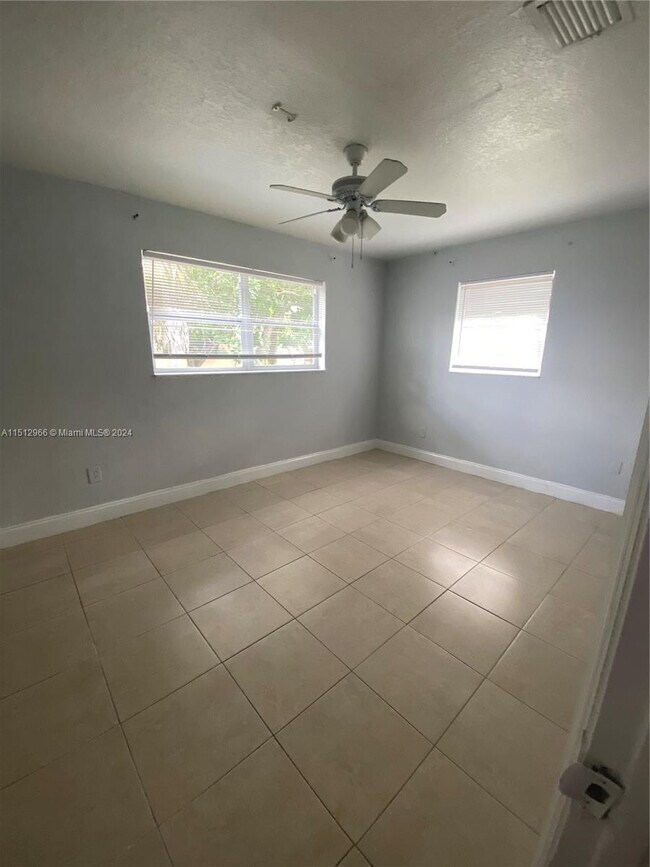 Foto del edificio - 2800 SW 7th St