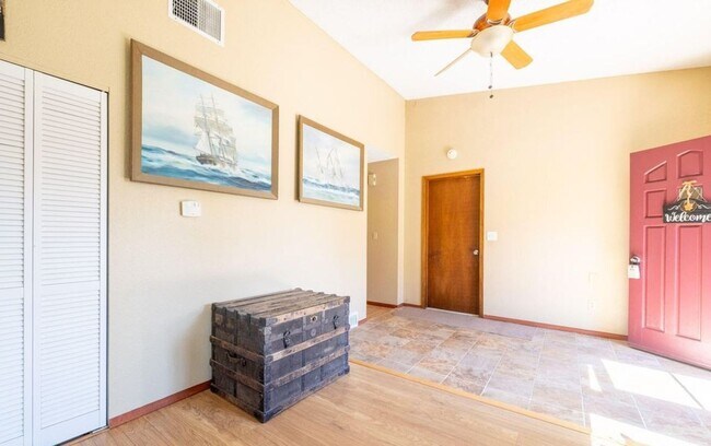 Foto del edificio - Charming 3-Bedroom Ranch for Rent in Prime...