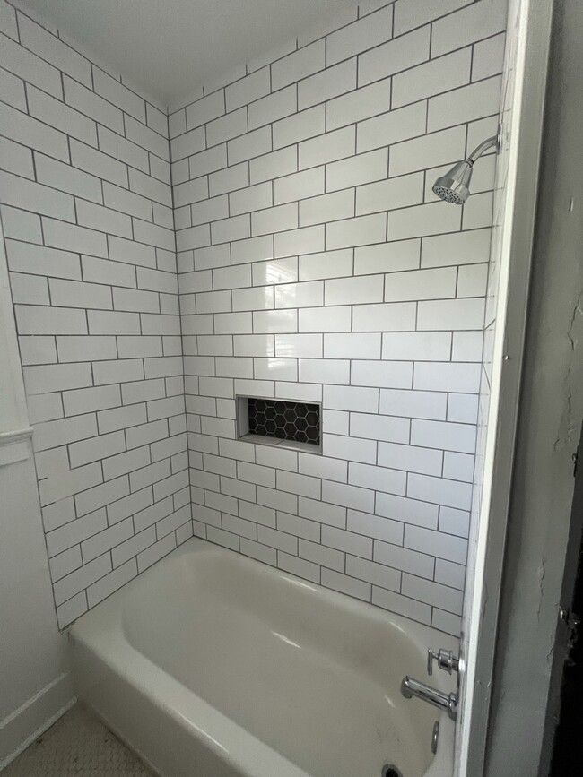 Hall Bath - 720 E 35th St