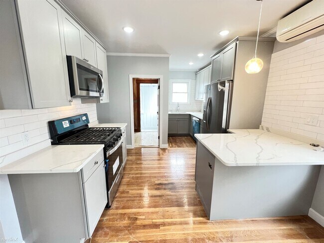 Foto del edificio - 4 br, 2 bath Duplex - 25 Teragram St