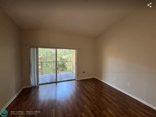 Foto del edificio - 761 N Pine Island Rd