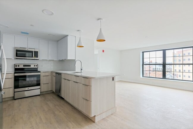 Building Photo - 28 Soden St