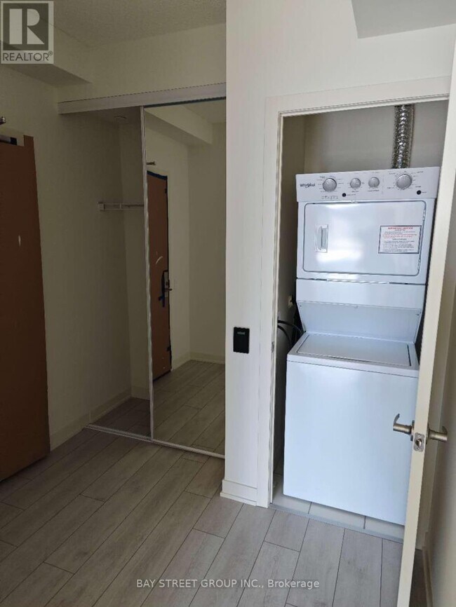 Photo du bâtiment - 4955-4955 Yonge St