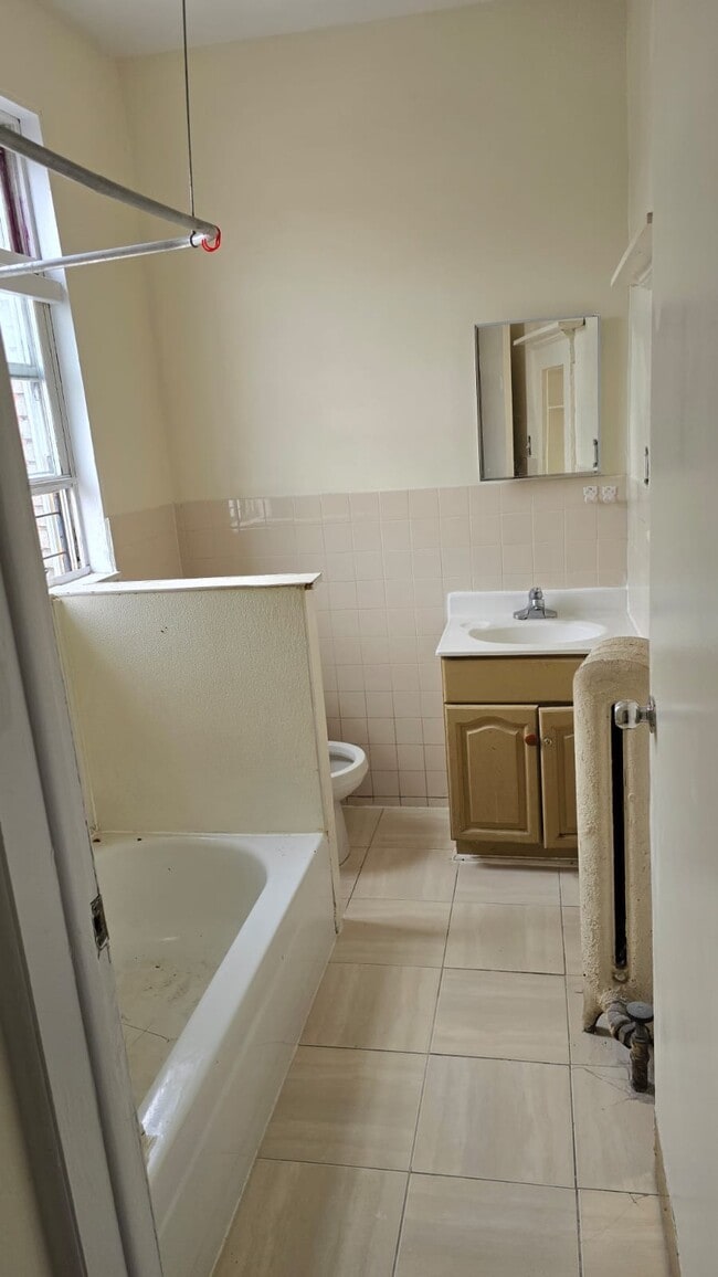 Foto del edificio - 3428 103rd St