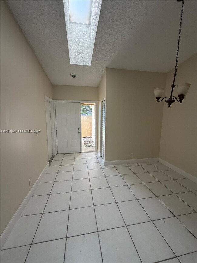 Foto del edificio - 10857 NW 32nd Pl