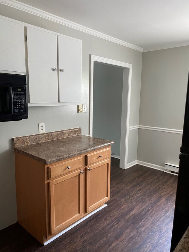 Building Photo - 3 Bedroom/ 1 Bath Home in Greensboro Locat...