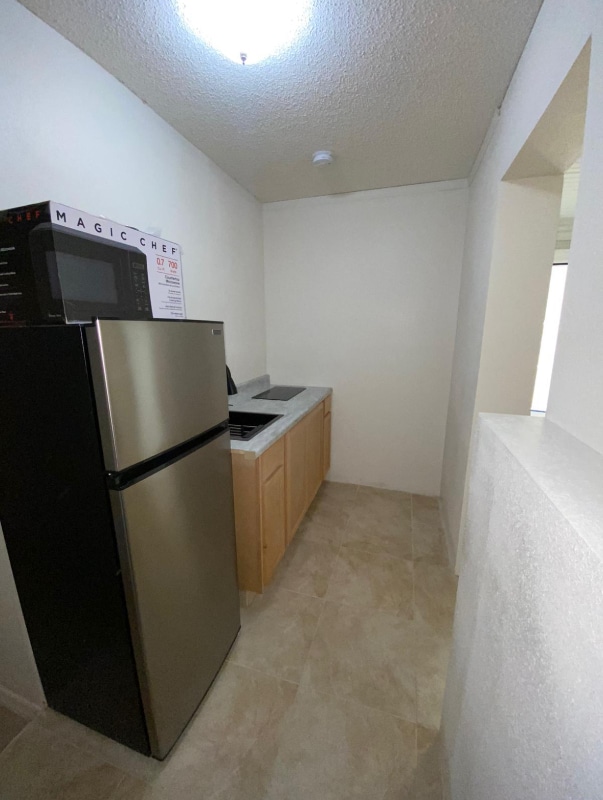 Building Photo - 129 Dahlia Dr