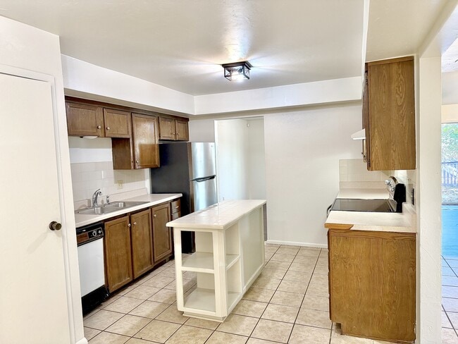 Foto del edificio - 12315 Cedar Springs Ln