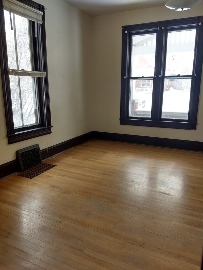 Building Photo - Two Bedroom Home! Fenced in yard! Pet Nego...