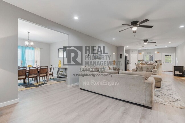 Foto del edificio - 286 Emily Ln