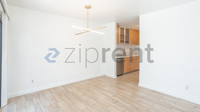 Building Photo - Unit 4
