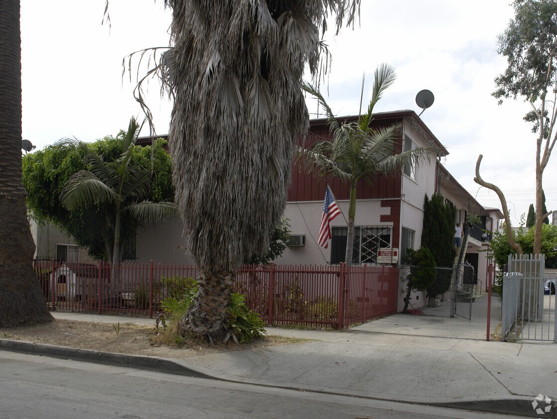 Primary Photo - 5738 Waring Ave