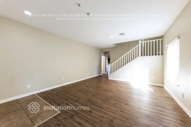 Building Photo - 982 E Corral St