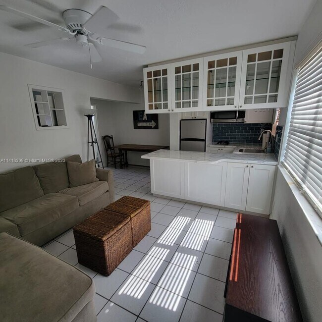 Building Photo - 1500 S Surf Rd