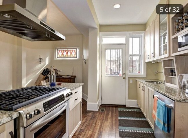 Foto del edificio - 662 Irving St NW