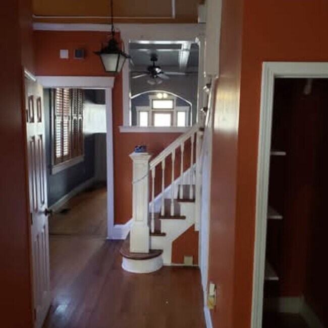 Foto del edificio - 320 S Rendon St