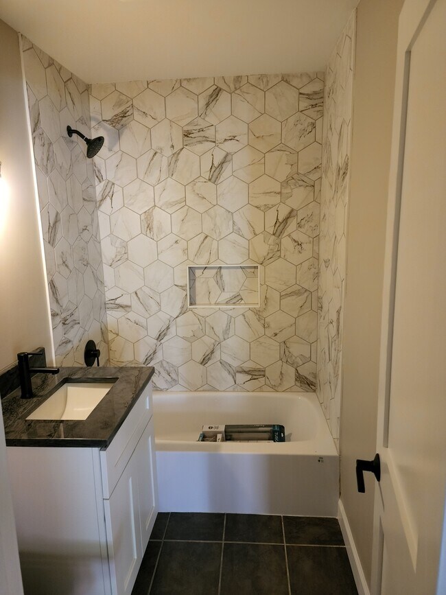 Bathroom - 832 W George St