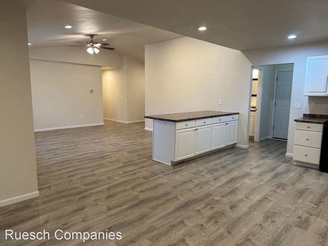 3 br, 2.5 bath House 3812 Kensington Place House Rental in Plover