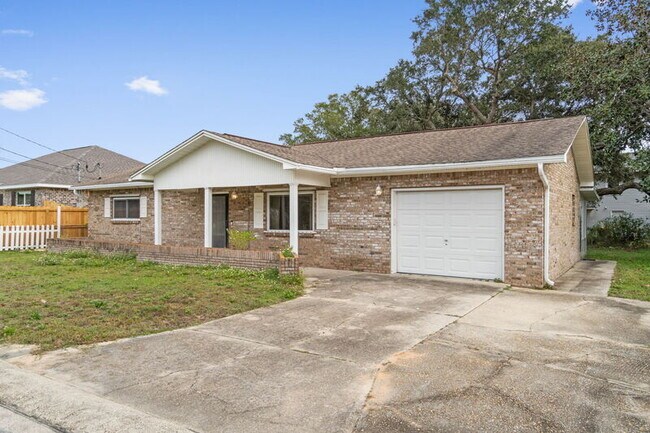 Foto del edificio - 212 Squirrel Haven Rd