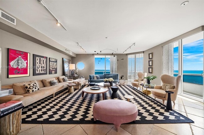 Foto del edificio - 5801 Collins Ave