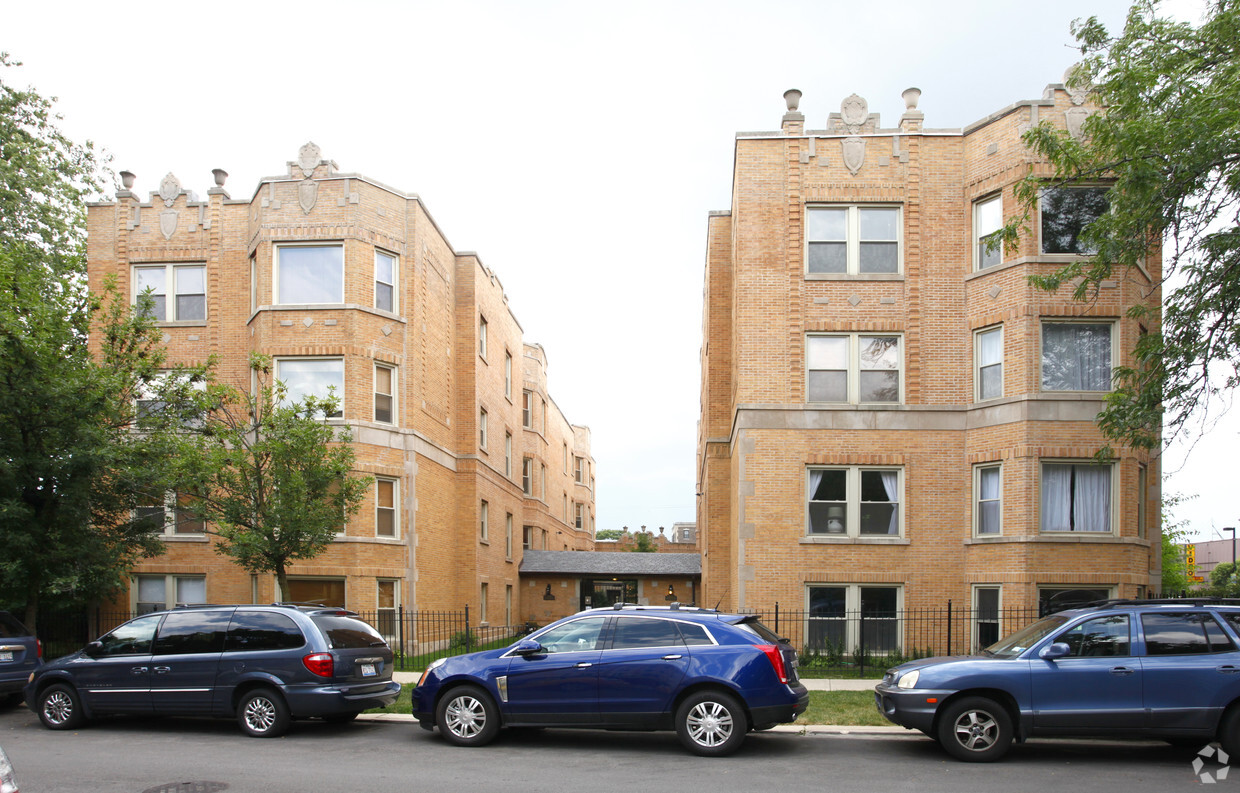 Primary Photo - 1669 W Farwell Ave