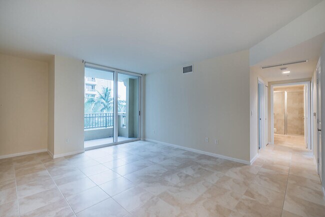 Building Photo - 403 S Sapodilla Ave