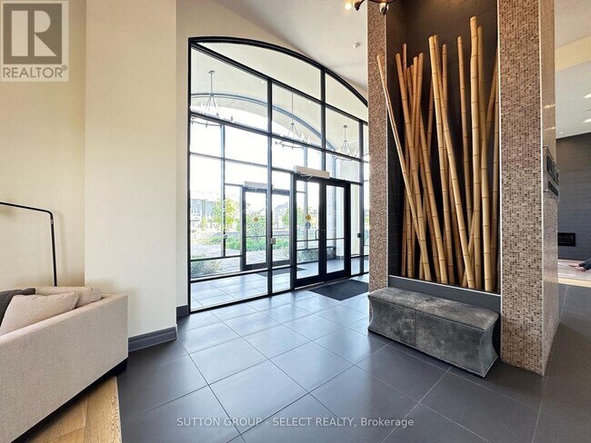 Photo du bâtiment - 260 Villagewalk Blvd