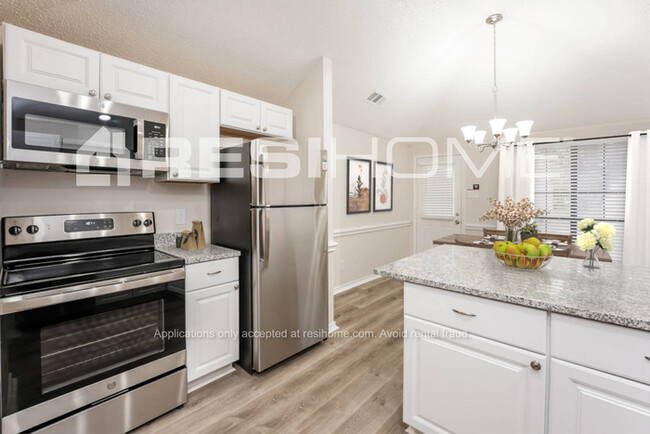 Building Photo - 931 Newport Dr