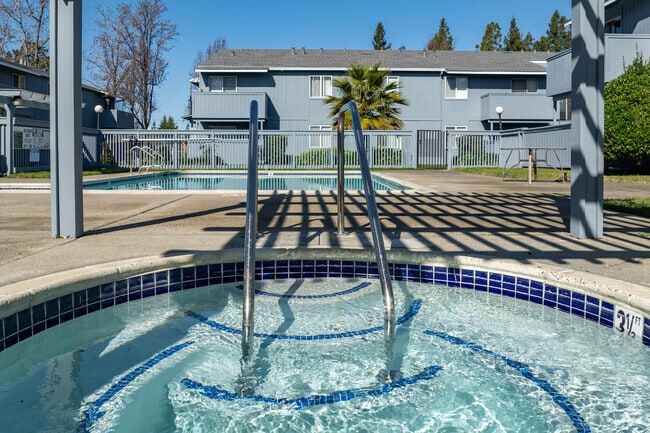 Building Photo - Park Club Apartments