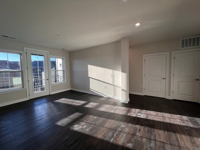 Foto del edificio - NEW Condo Top Level & Garage