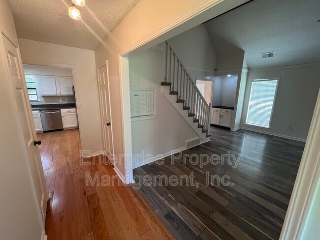 Foto del edificio - 9161 Gainsborough Dr