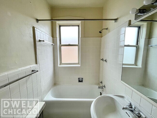 Foto del edificio - 1029 W North Shore Ave
