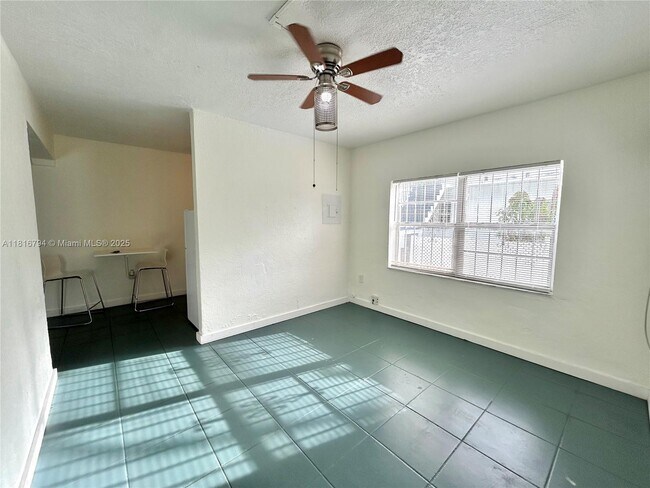 Foto del edificio - 601 NW 90th St