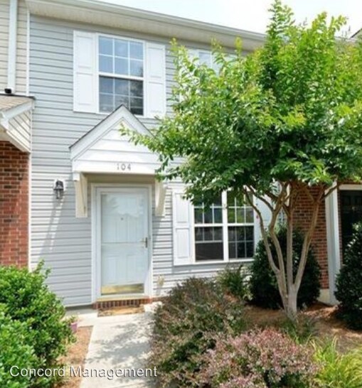 Primary Photo - 104 Tannenbaum Cir