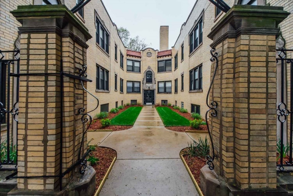 Primary Photo - 4350 N Cicero Ave