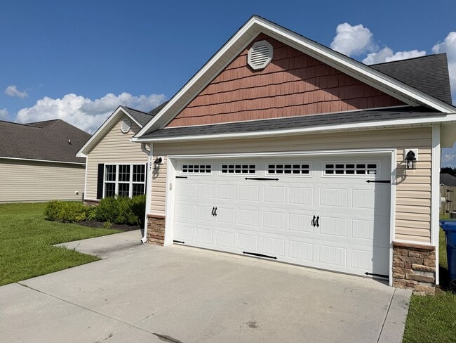 Building Photo - 107 Cavalier Dr