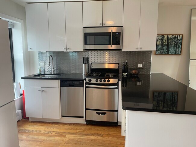 Building Photo - 189 24th St