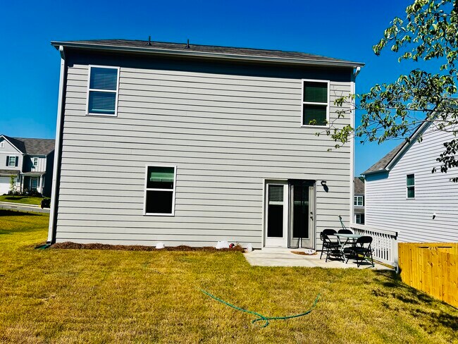 Foto del edificio - 246 White Cedar Dr