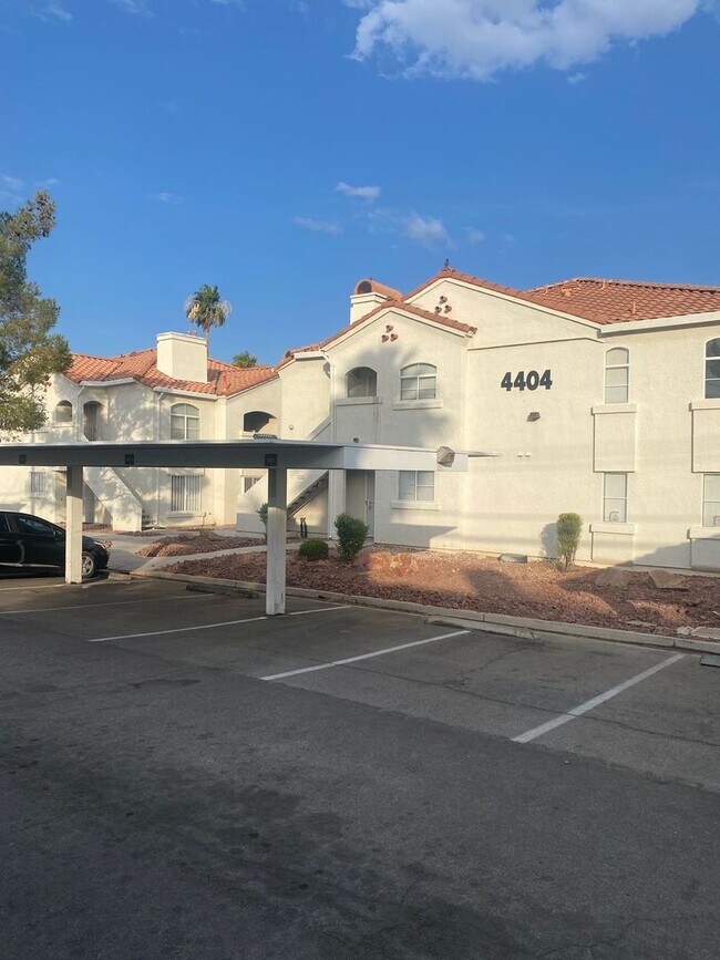 Foto del edificio - AMERICANA Property Mgmt - Downstairs 2 beds Condo near NLV airport
