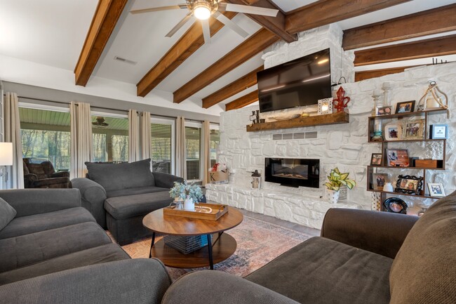 Foto del edificio - 158 Arlington Dr