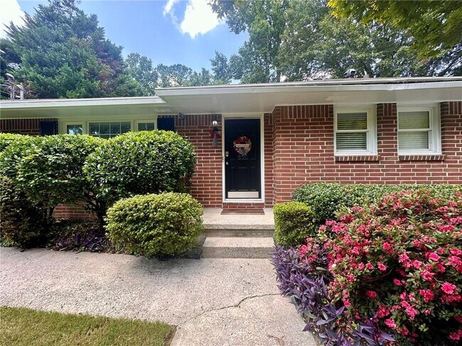 Building Photo - 2322 Burch Cir NE