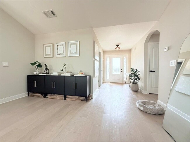 Foto del edificio - 138 Livingston Ct