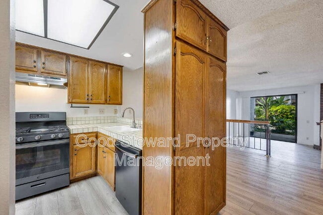 Foto del edificio - 363 Molokai Dr